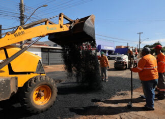 Obras para reconstruir asfalto deteriorado chegam à Rua General Osório