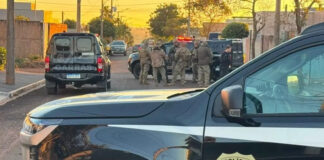 Operação contra o Comando Vermelho prende suspeitos e termina com um morto
