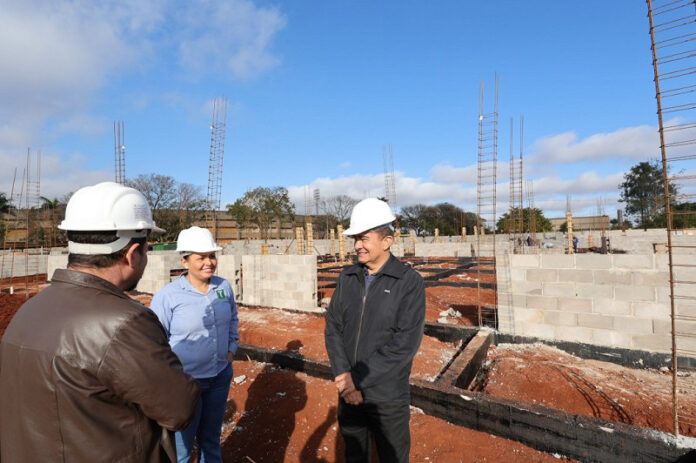 Prefeito vistoria obra emblemática que vai transformar a saúde de Dourados_6a4f01f110659.jpeg