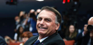 Bolsonaro pede ao STF autorização para receber filhos no Dia dos Pais