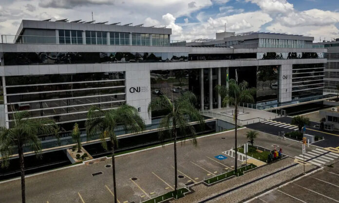 CNJ acaba com aposentadoria compulsória como punição máxima para juiz_6a729b84795db.jpeg