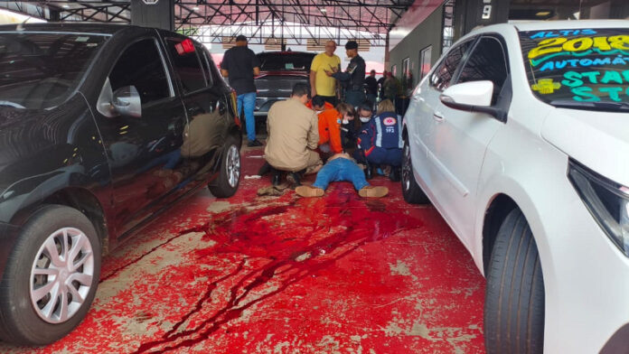 Dupla de moto atira contra homem em garagem e foge em Dourados_6a768f9a2e488.jpeg
