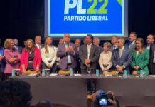Flávio Bolsonaro anuncia Alfredo Gaspar como pré-candidato a vice-presidente