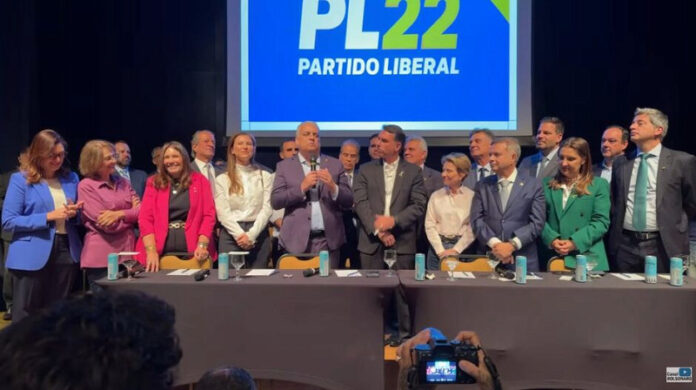 Flávio Bolsonaro anuncia Alfredo Gaspar como pré-candidato a vice-presidente_6a73efa91b817.jpeg