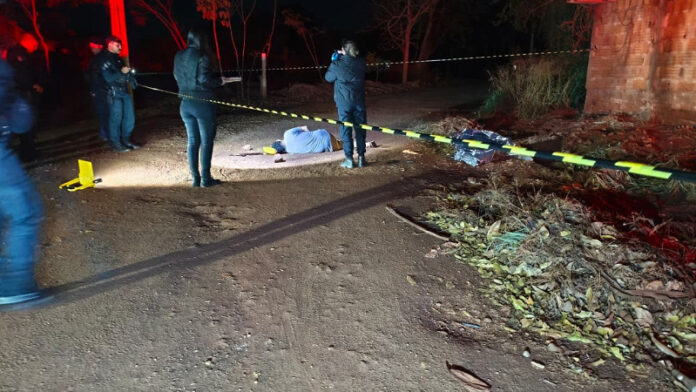 Menina de 3 anos é morta a tiros ao lado do pai em guerra de facções_6a6ff8200aa93.jpeg