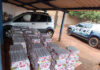 Polícia apreende 1.150 pacotes de cigarros após veículo sair da pista