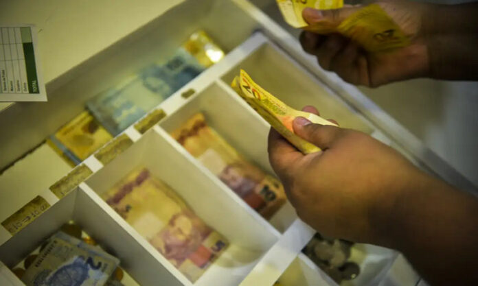 Trabalhadores nascidos em novembro e dezembro recebem abono salarial_6a83be4673ee2.jpeg